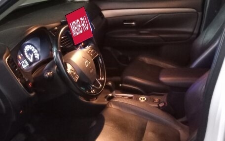 Mitsubishi Outlander III рестайлинг 3, 2015 год, 1 890 000 рублей, 3 фотография