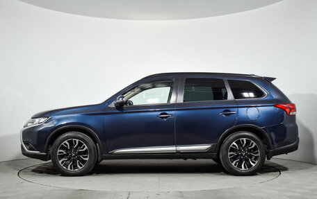 Mitsubishi Outlander III рестайлинг 3, 2022 год, 2 150 000 рублей, 9 фотография