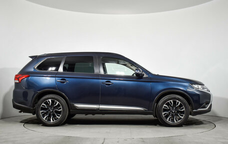 Mitsubishi Outlander III рестайлинг 3, 2022 год, 2 150 000 рублей, 5 фотография