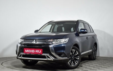 Mitsubishi Outlander III рестайлинг 3, 2022 год, 2 150 000 рублей, 2 фотография