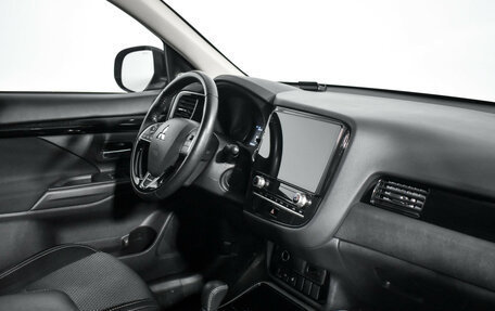Mitsubishi Outlander III рестайлинг 3, 2022 год, 2 150 000 рублей, 14 фотография