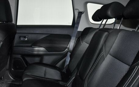 Mitsubishi Outlander III рестайлинг 3, 2022 год, 2 150 000 рублей, 13 фотография
