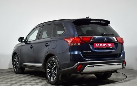 Mitsubishi Outlander III рестайлинг 3, 2022 год, 2 150 000 рублей, 8 фотография