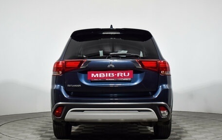 Mitsubishi Outlander III рестайлинг 3, 2022 год, 2 150 000 рублей, 7 фотография