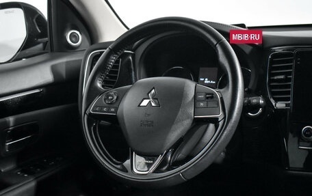 Mitsubishi Outlander III рестайлинг 3, 2022 год, 2 150 000 рублей, 16 фотография