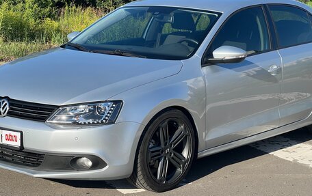 Volkswagen Jetta VI, 2011 год, 989 000 рублей, 11 фотография