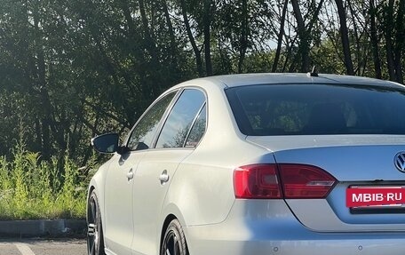 Volkswagen Jetta VI, 2011 год, 989 000 рублей, 4 фотография