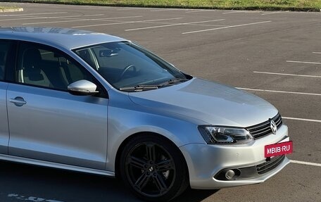 Volkswagen Jetta VI, 2011 год, 989 000 рублей, 14 фотография