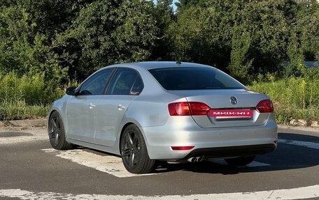 Volkswagen Jetta VI, 2011 год, 989 000 рублей, 15 фотография