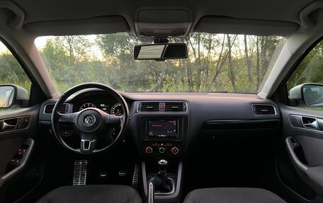 Volkswagen Jetta VI, 2011 год, 989 000 рублей, 19 фотография