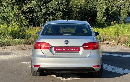 Volkswagen Jetta VI, 2011 год, 989 000 рублей, 17 фотография