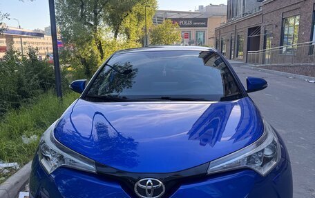 Toyota C-HR I рестайлинг, 2019 год, 3 400 000 рублей, 1 фотография