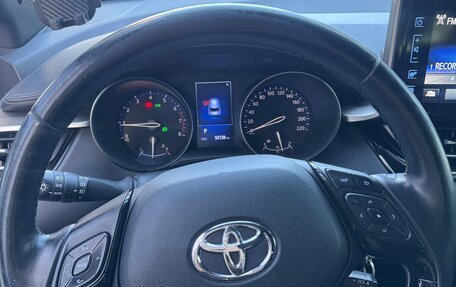 Toyota C-HR I рестайлинг, 2019 год, 3 400 000 рублей, 7 фотография