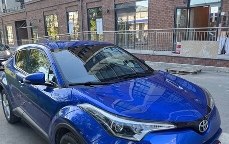 Toyota C-HR I рестайлинг, 2019 год, 3 400 000 рублей, 2 фотография
