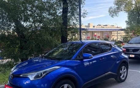 Toyota C-HR I рестайлинг, 2019 год, 3 400 000 рублей, 3 фотография