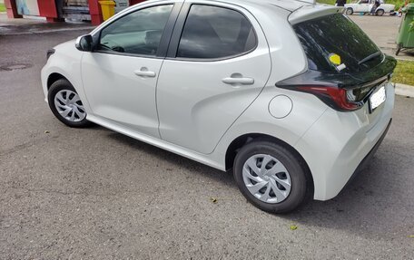 Toyota Yaris, 2021 год, 1 290 000 рублей, 4 фотография