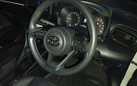 Toyota Yaris, 2021 год, 1 290 000 рублей, 7 фотография
