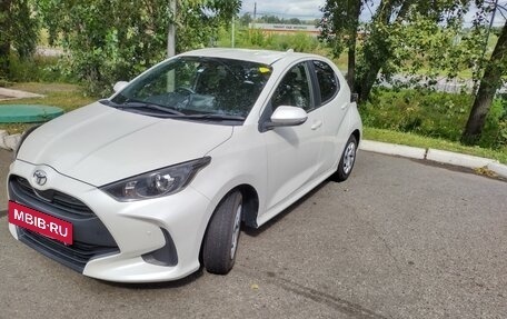 Toyota Yaris, 2021 год, 1 290 000 рублей, 5 фотография
