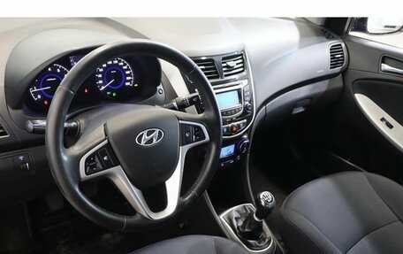 Hyundai Solaris II рестайлинг, 2011 год, 662 000 рублей, 6 фотография
