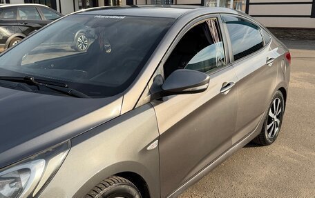 Hyundai Solaris II рестайлинг, 2011 год, 600 000 рублей, 3 фотография