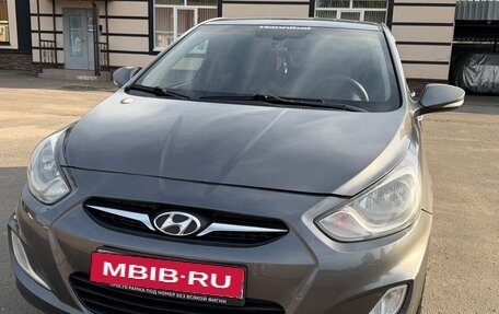 Hyundai Solaris II рестайлинг, 2011 год, 600 000 рублей, 2 фотография