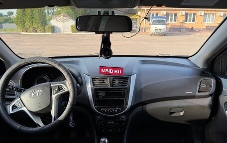 Hyundai Solaris II рестайлинг, 2011 год, 600 000 рублей, 9 фотография