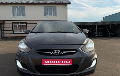 Hyundai Solaris II рестайлинг, 2011 год, 600 000 рублей, 14 фотография