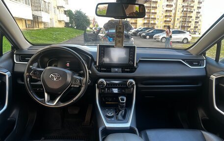 Toyota RAV4, 2022 год, 3 650 000 рублей, 10 фотография