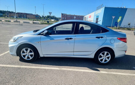 Hyundai Solaris II рестайлинг, 2011 год, 700 000 рублей, 3 фотография