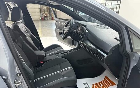 Volkswagen Golf VIII, 2023 год, 1 700 000 рублей, 8 фотография