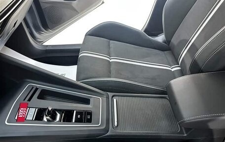 Volkswagen Golf VIII, 2023 год, 1 700 000 рублей, 16 фотография