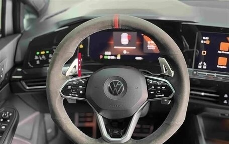 Volkswagen Golf VIII, 2023 год, 1 750 000 рублей, 13 фотография