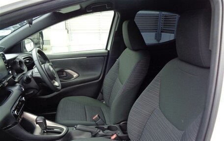 Toyota Yaris, 2021 год, 927 000 рублей, 13 фотография