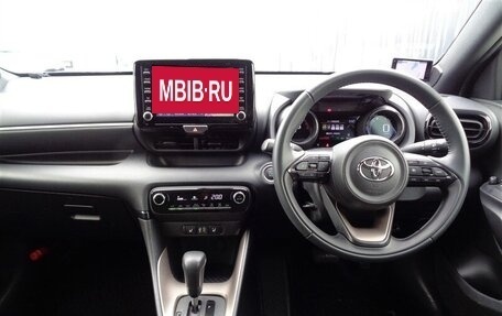 Toyota Yaris, 2021 год, 927 000 рублей, 12 фотография