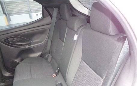 Toyota Yaris, 2021 год, 927 000 рублей, 14 фотография