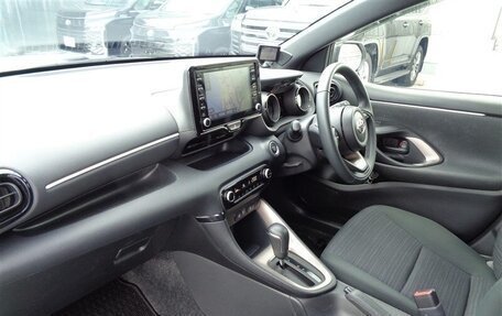 Toyota Yaris, 2021 год, 927 000 рублей, 25 фотография