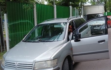 Mitsubishi Space Wagon III, 1999 год, 300 000 рублей, 2 фотография
