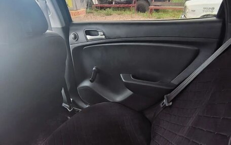 Hyundai Solaris II рестайлинг, 2011 год, 750 000 рублей, 5 фотография
