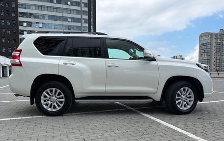 Toyota Land Cruiser Prado 150 рестайлинг 2, 2015 год, 4 400 000 рублей, 10 фотография