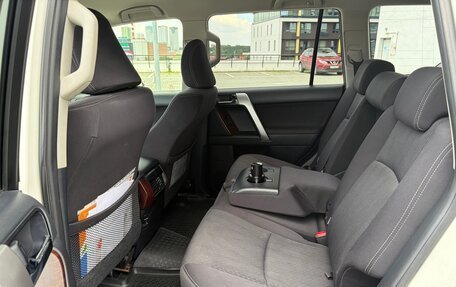 Toyota Land Cruiser Prado 150 рестайлинг 2, 2015 год, 4 400 000 рублей, 16 фотография