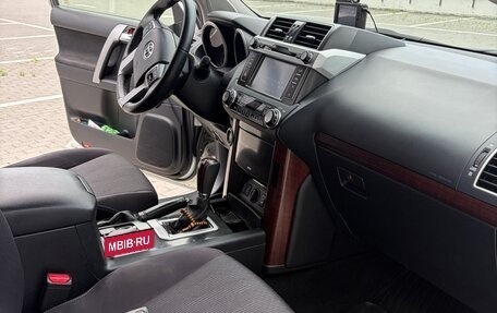 Toyota Land Cruiser Prado 150 рестайлинг 2, 2015 год, 4 400 000 рублей, 15 фотография