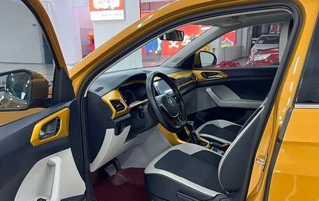 Volkswagen T-Cross I, 2021 год, 1 390 000 рублей, 8 фотография