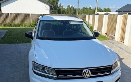 Volkswagen Tiguan II, 2019 год, 2 950 000 рублей, 3 фотография