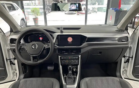 Volkswagen T-Cross I, 2023 год, 1 500 100 рублей, 8 фотография