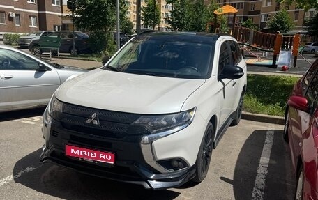 Mitsubishi Outlander III рестайлинг 3, 2022 год, 3 250 000 рублей, 1 фотография