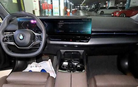 BMW 5 серия, 2024 год, 4 850 000 рублей, 10 фотография