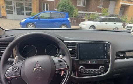 Mitsubishi Outlander III рестайлинг 3, 2022 год, 3 250 000 рублей, 7 фотография
