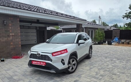 Toyota RAV4, 2021 год, 3 050 000 рублей, 1 фотография