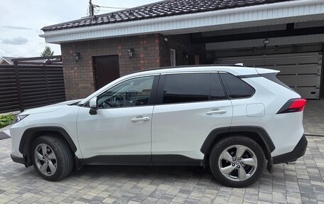 Toyota RAV4, 2021 год, 3 050 000 рублей, 3 фотография