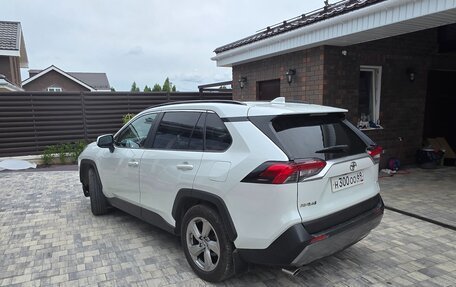 Toyota RAV4, 2021 год, 3 050 000 рублей, 7 фотография